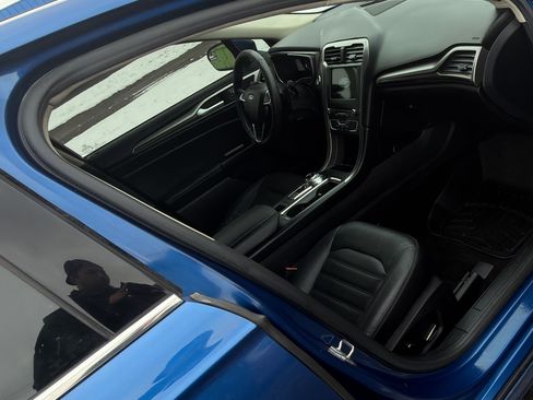 Used 2017 Ford Fusion SE w/ Fusion SE Technology Package image 10