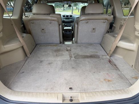Used 2010 Toyota Highlander SE image 17