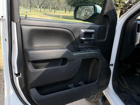 Used 2015 Chevrolet Silverado 2500 LT w/ LT Convenience Package image 12