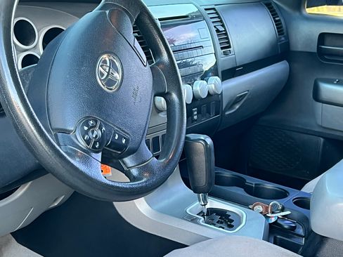 Used 2011 Toyota Tundra 4x4 CrewMax image 12