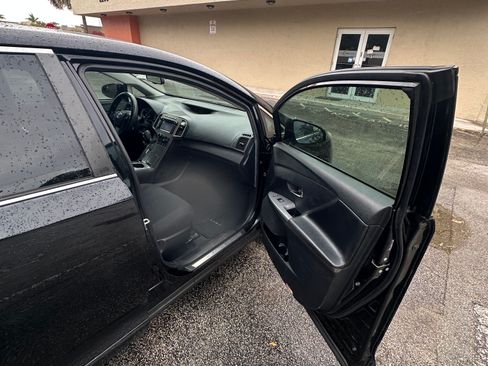 Used 2014 Toyota Venza LE w/ LE Convenience Package image 15