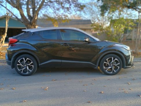 Used 2020 Toyota C-HR image 8