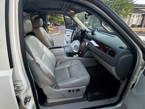 Used 2013 Chevrolet Silverado 1500 LTZ w/ LTZ White Diamond Edition AWD/4WD image 19