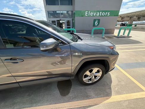 Used 2021 Toyota RAV4 XLE Premium AWD/4WD image 14