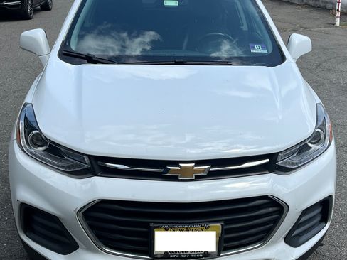 Used 2017 Chevrolet Trax LT w/ LT Convenience Package image 8