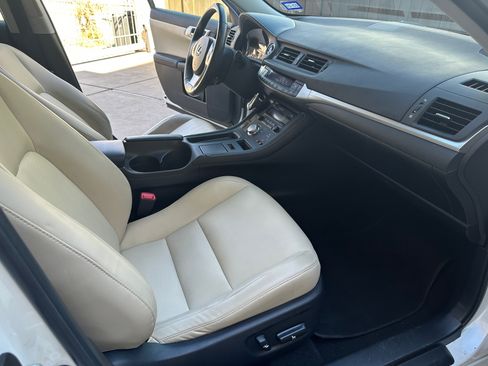 Used 2013 Lexus CT 200h image 15