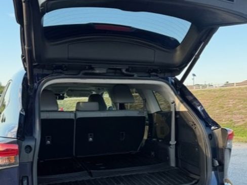 Used 2021 Toyota Highlander XLE FWD image 13