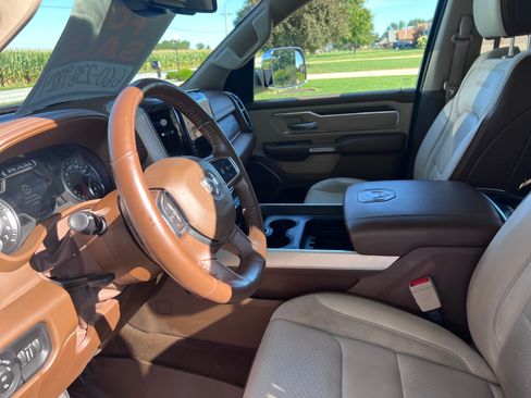 Used 2020 RAM 1500 Laramie AWD/4WD image 6