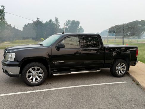Used 2008 GMC Sierra 1500 SLT w/ SLT Preferred Package AWD/4WD image 1