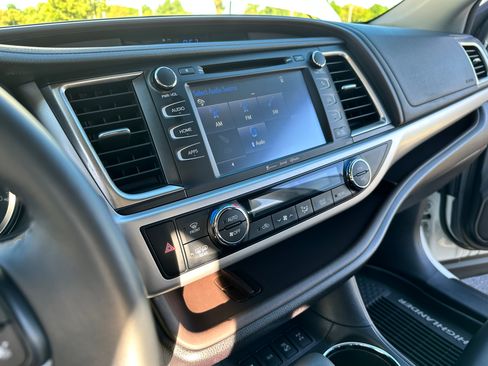 Used 2016 Toyota Highlander XLE image 29