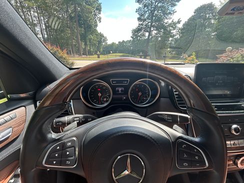 Used 2017 Mercedes-Benz GLS 550 4MATIC image 5
