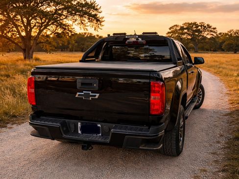 Used 2018 Chevrolet Colorado Z71 image 2