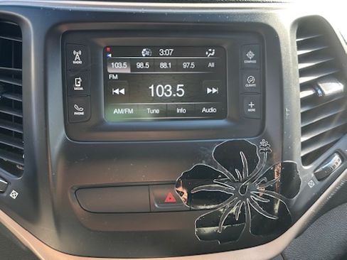 Used 2016 Jeep Cherokee Latitude image 15