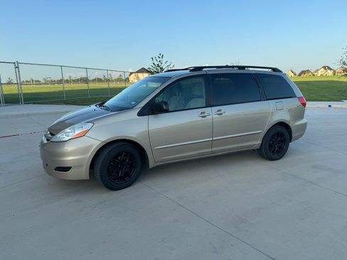 Used 2009 Toyota Sienna LE FWD image 5