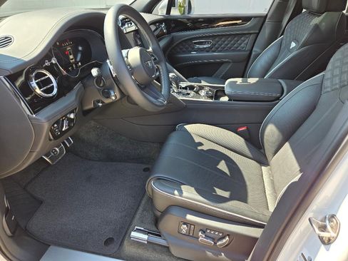 Used 2021 Bentley Bentayga AWD/4WD image 11