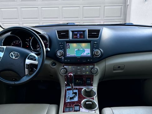 Used 2012 Toyota Highlander Limited image 2