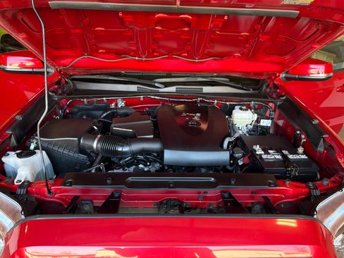 Used 2022 Toyota Tacoma TRD Off-Road w/ Technology Package image 11