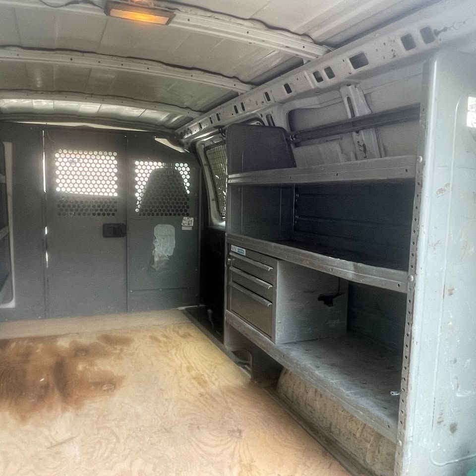Used 2009 Chevrolet Express 2500 RWD image 12