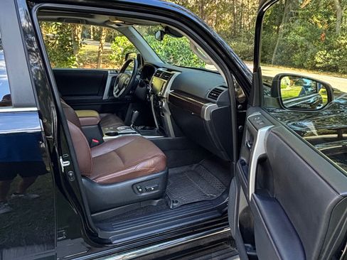 Used 2022 Toyota 4Runner Limited image 11