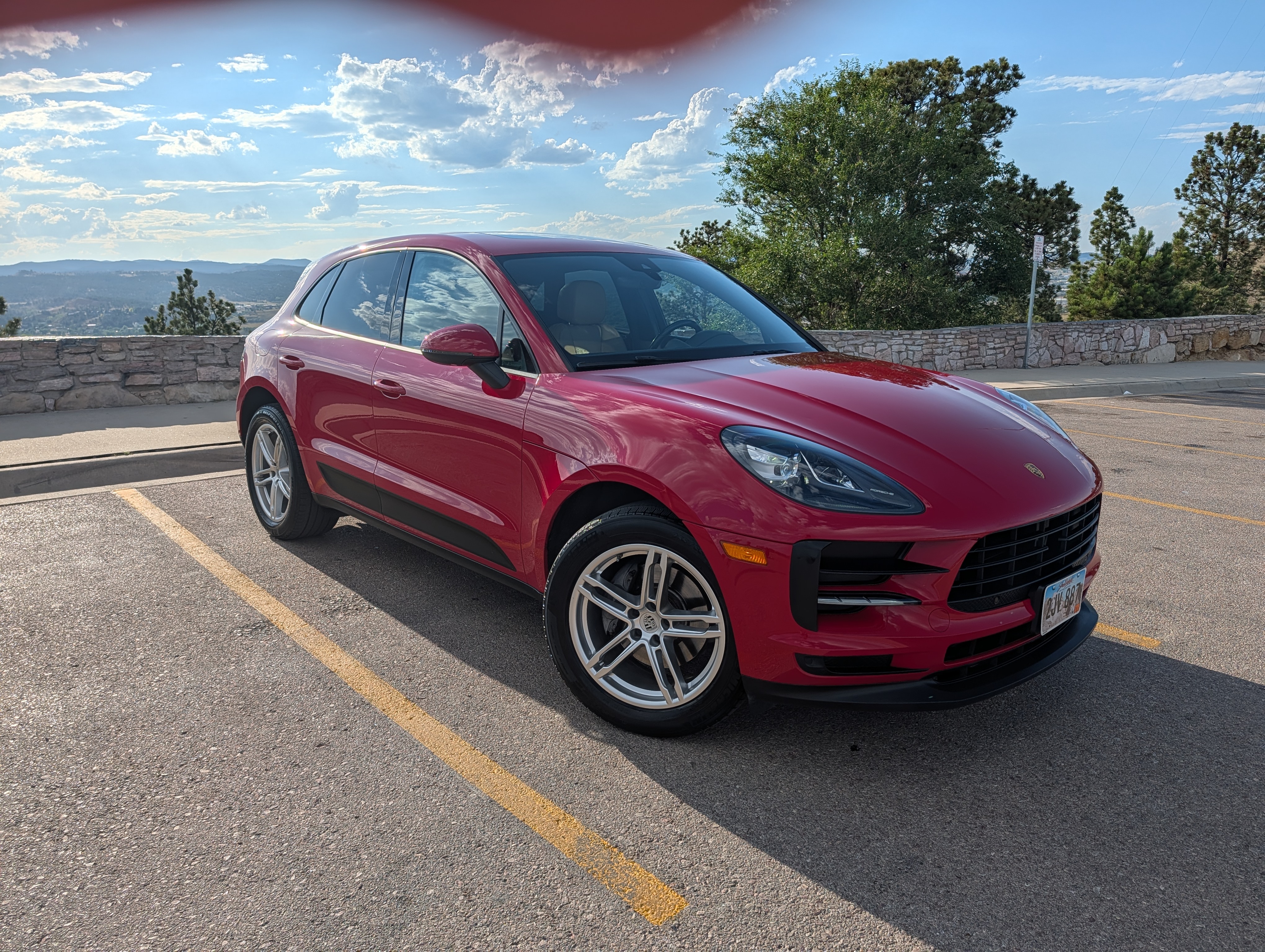 Used 2020 Porsche Macan AWD/4WD image 1