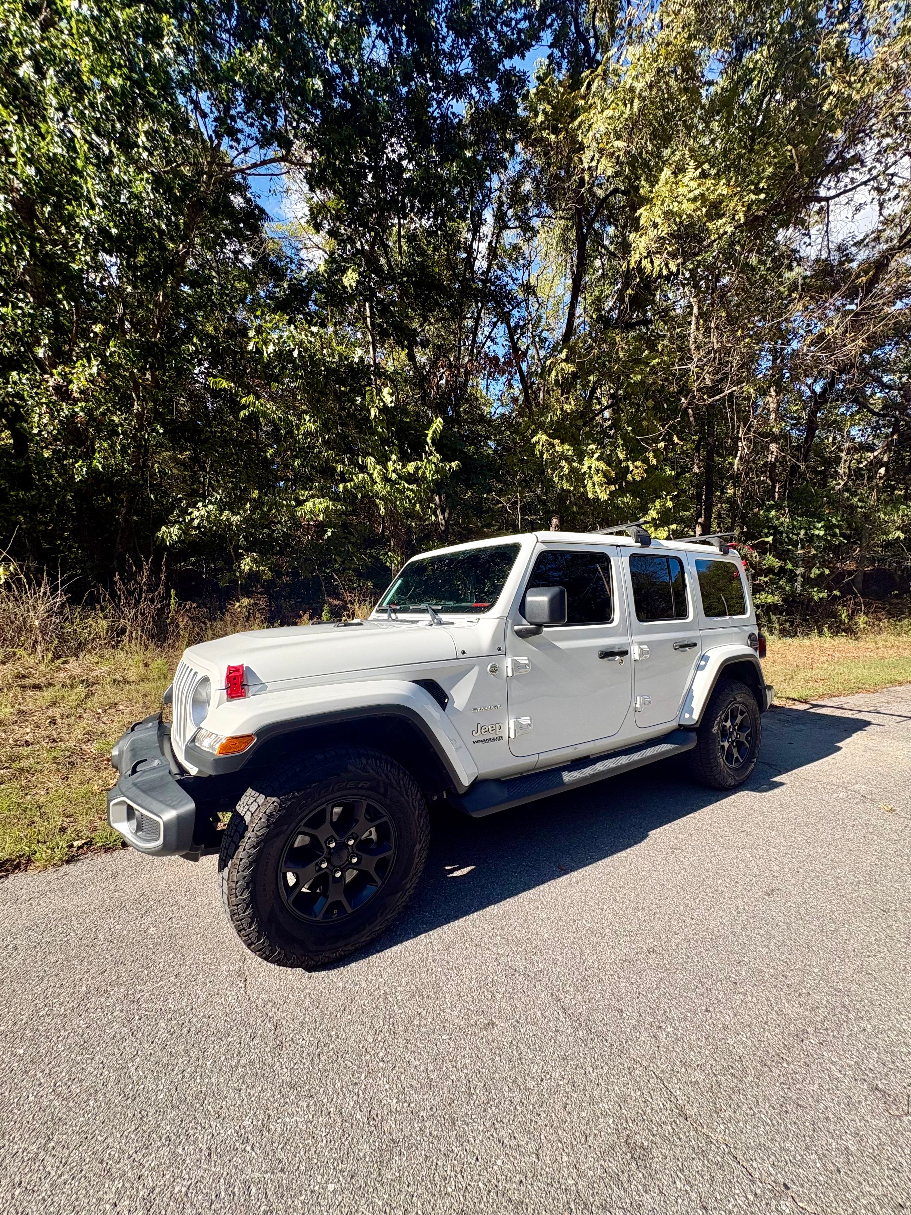 Used 2019 Jeep Wrangler Unlimited Sahara AWD/4WD image 4