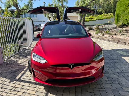 Used 2023 Tesla Model X Plaid image 2