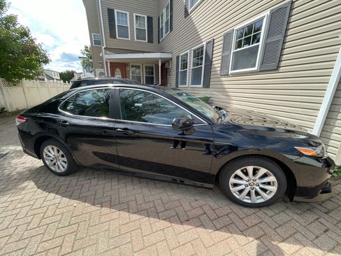 Used 2020 Toyota Camry LE image 14