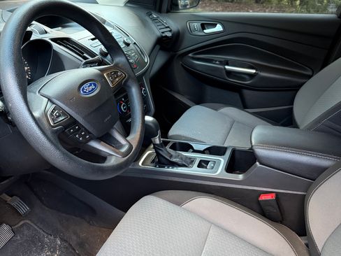 Used 2017 Ford Escape SE w/ SE Cold Weather Package image 10