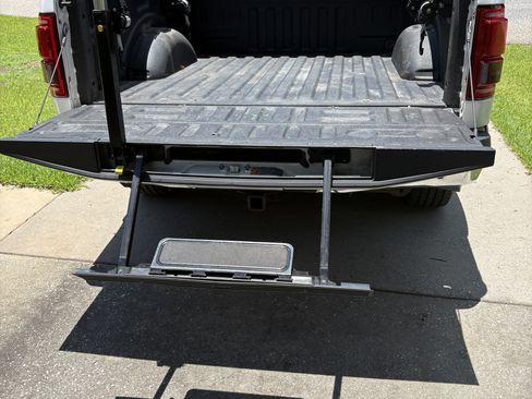 Used 2016 Ford F150 Lariat w/ Equipment Group 502A Luxury RWD image 11