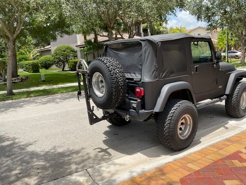 Used 2005 Jeep Wrangler Rubicon AWD/4WD image 8