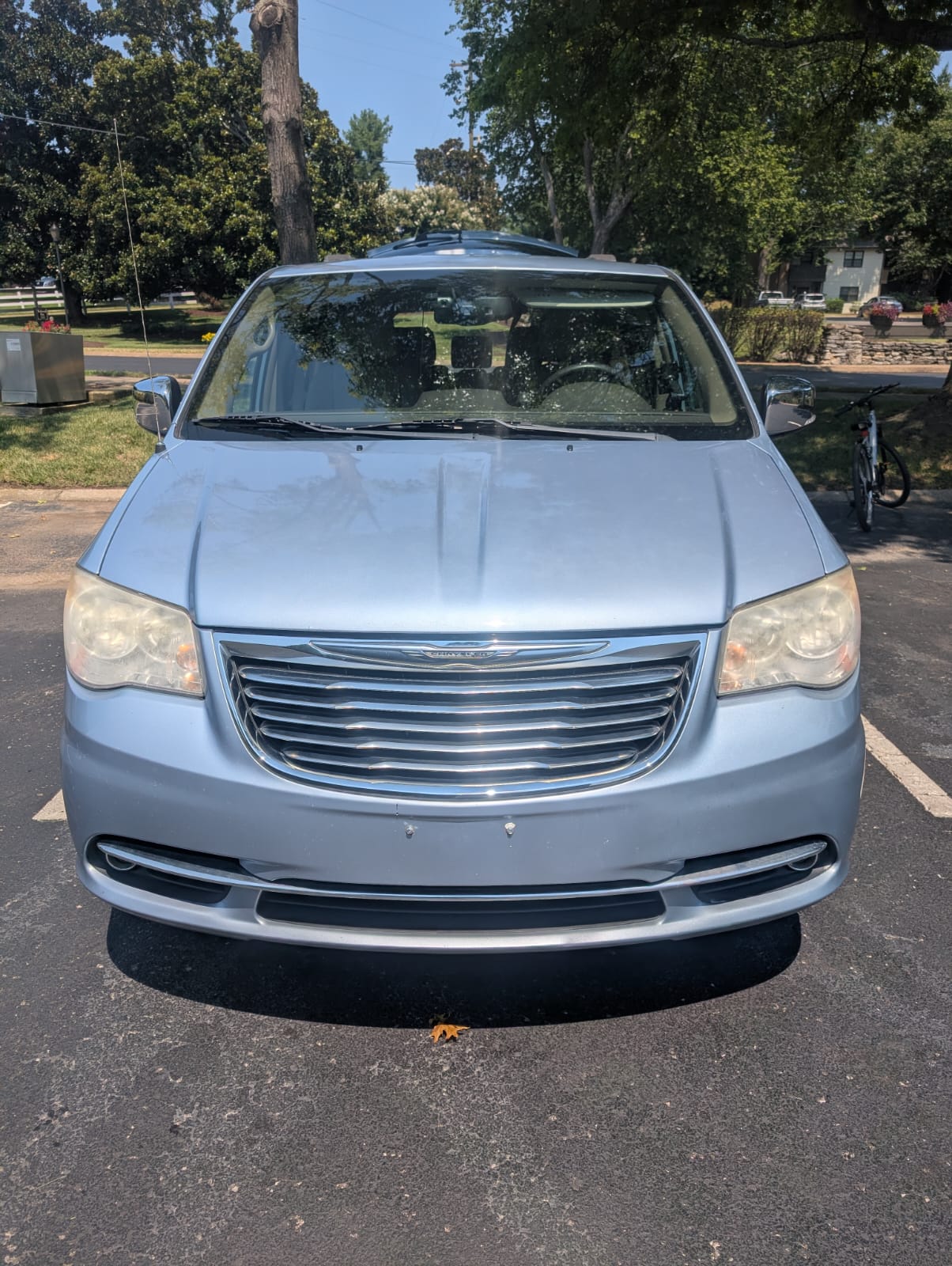 Used 2013 Chrysler Town & Country Touring-L w/ Entertainment Group #2 FWD image 1