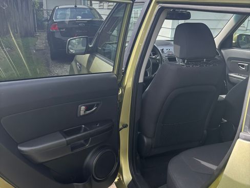 Used 2011 Kia Soul + w/ Audio Pkg FWD image 14