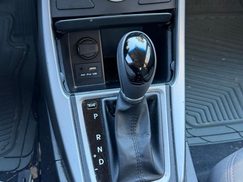 Used 2015 Hyundai Elantra SE image 9