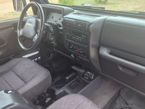 Used 2002 Jeep Wrangler X image 2