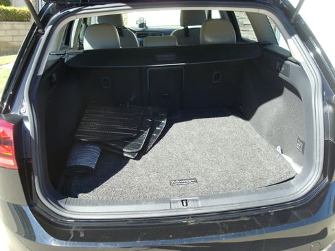 Used 2015 Volkswagen Golf TDI SE image 10