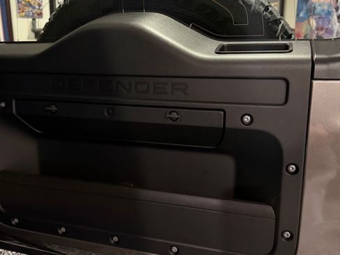 Used 2022 Land Rover Defender 90 X-Dynamic SE image 9