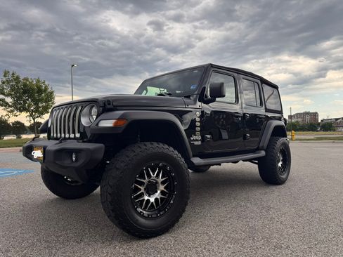 Used 2019 Jeep Wrangler Unlimited Sport S AWD/4WD image 4