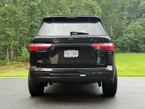 Used 2025 Toyota Sequoia Platinum AWD/4WD image 4