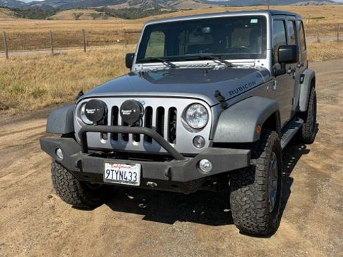 Used 2016 Jeep Wrangler Unlimited Rubicon w/ Connectivity Group AWD/4WD image 2