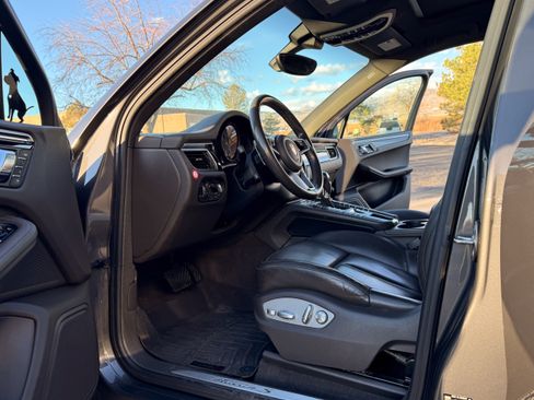 Used 2016 Porsche Macan S image 16