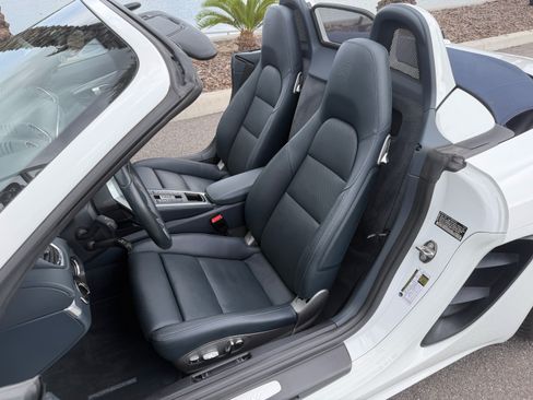 Used 2017 Porsche 718 Boxster RWD image 19