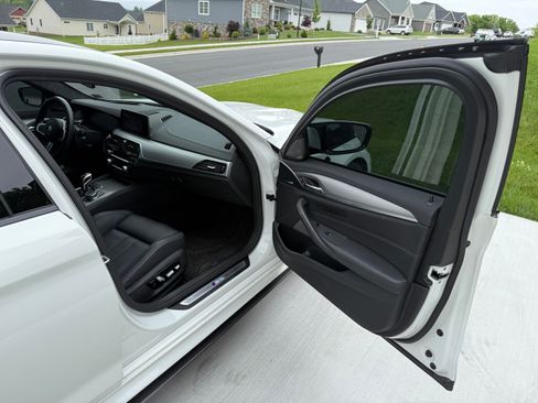 Used 2020 BMW M5 w/ Executive Package image 27