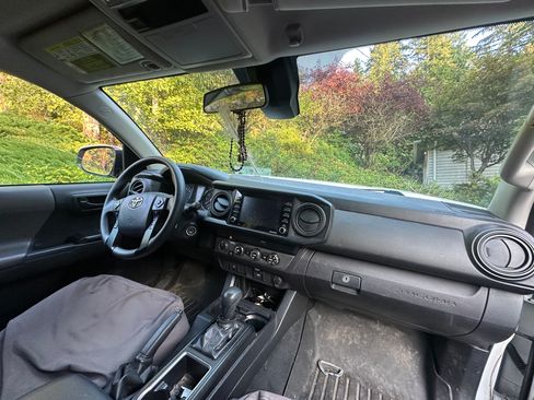 Used 2020 Toyota Tacoma SR AWD/4WD image 11