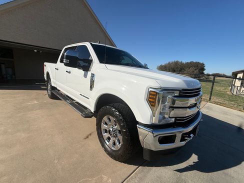 Used 2019 Ford F250 Lariat w/ Chrome Package image 6