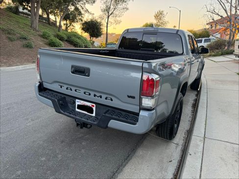 Used 2021 Toyota Tacoma TRD Off-Road w/ TRD Premium Off Road Package image 5