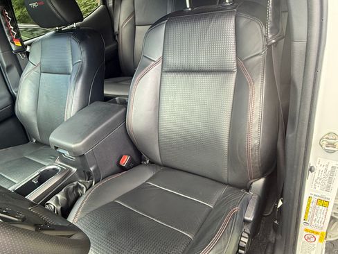 Used 2019 Toyota Tacoma TRD Pro AWD/4WD image 11