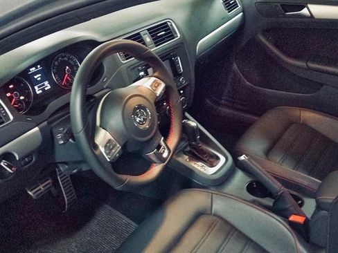Used 2013 Volkswagen Jetta GLI Autobahn image 9