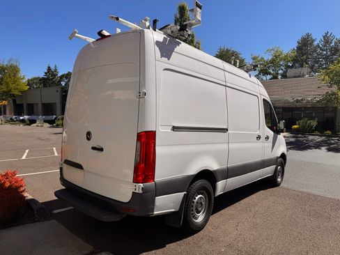 Used 2019 Mercedes-Benz Sprinter 2500 image 4