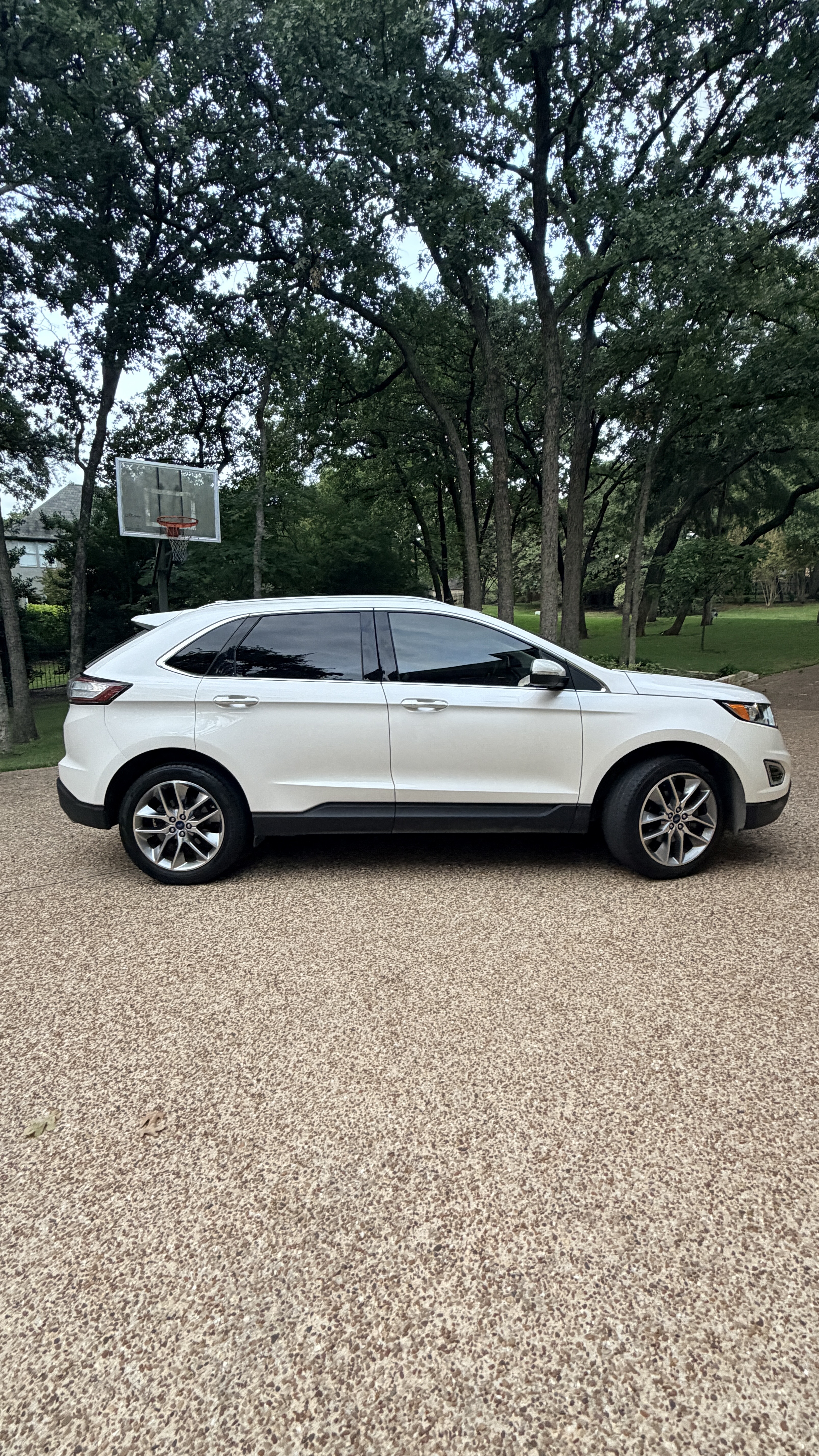 Used 2017 Ford Edge Titanium w/ Technology Package FWD image 6