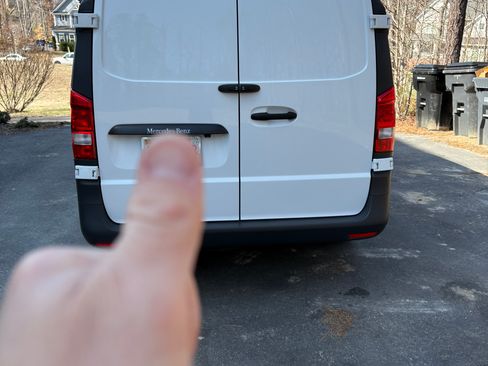 Used 2023 Mercedes-Benz Metris image 2